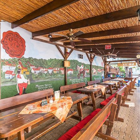 Penzion San Marco - Pod Budama Hotell Mutěnice Exteriör bild