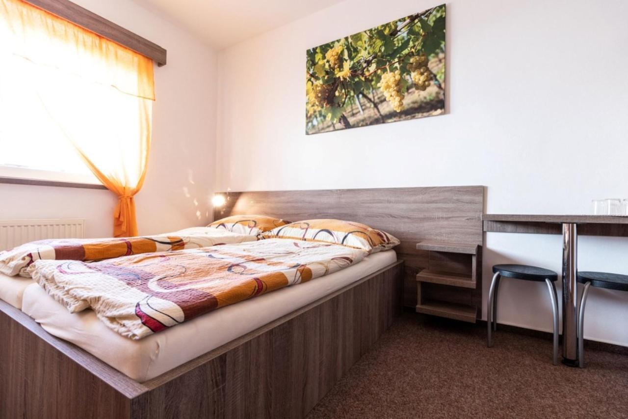Penzion San Marco - Pod Budama Hotell Mutěnice Exteriör bild