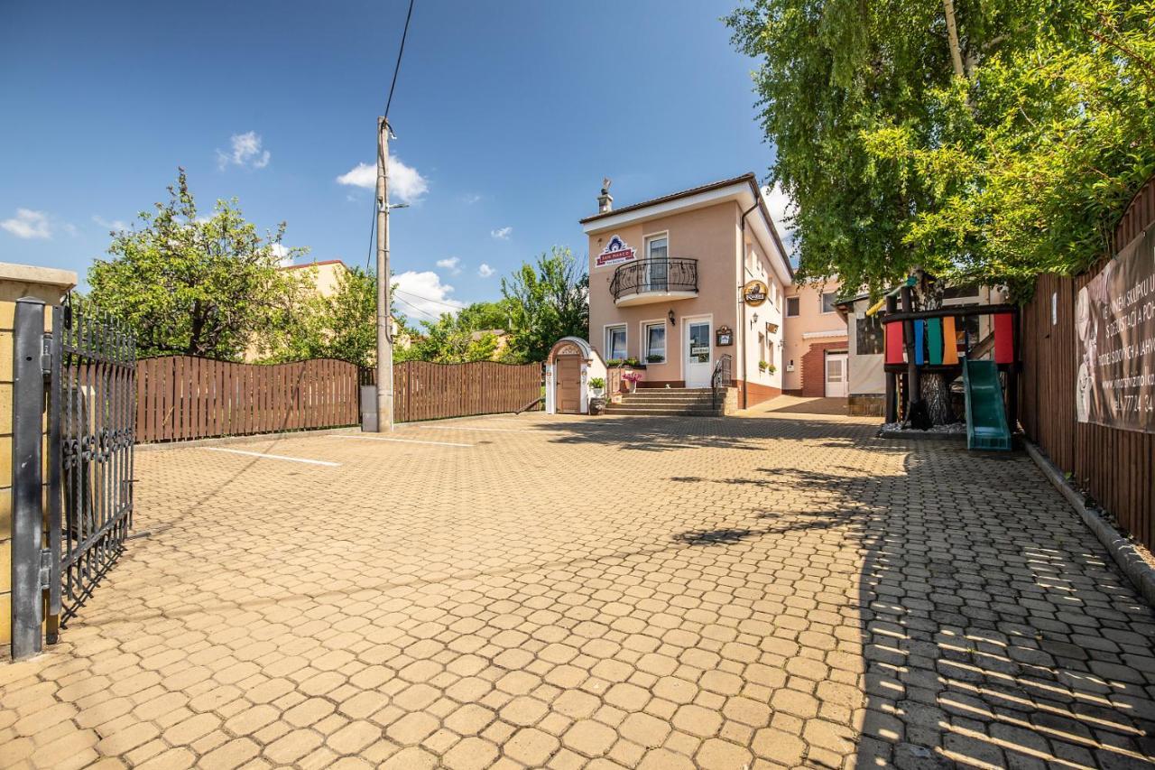 Penzion San Marco - Pod Budama Hotell Mutěnice Exteriör bild